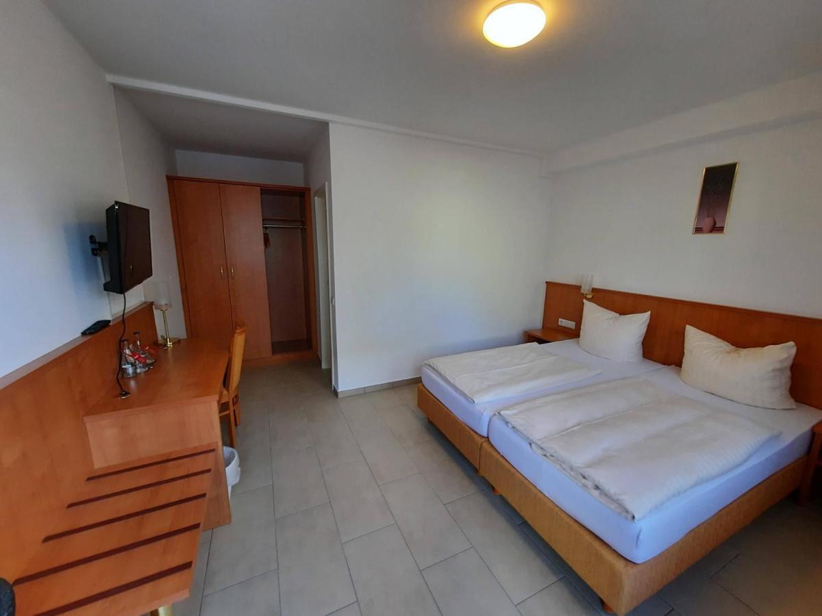 Hotel Kaiserhof Lehrte Buitenkant foto