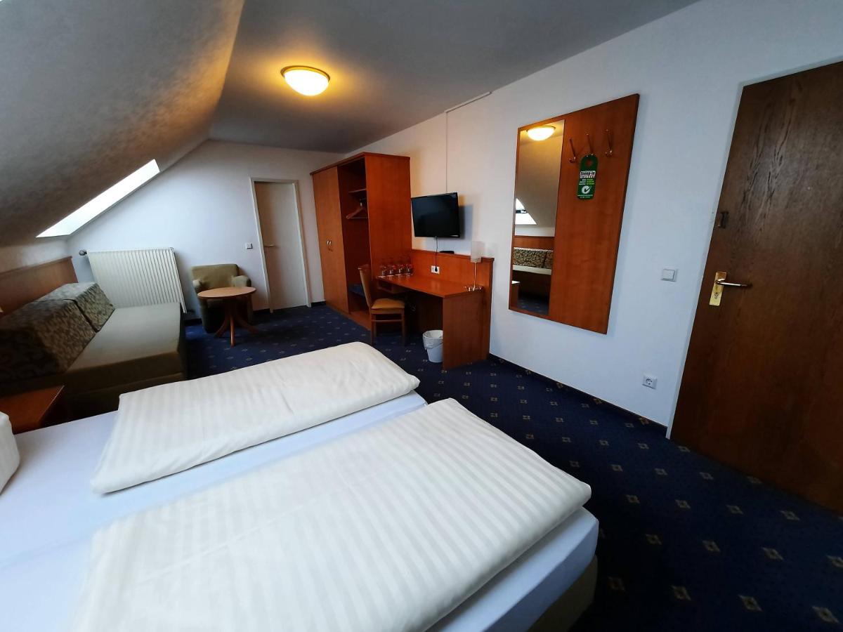 Hotel Kaiserhof Lehrte Buitenkant foto