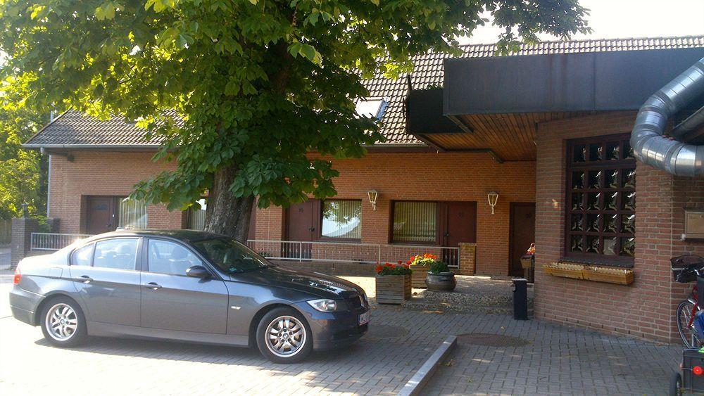 Hotel Kaiserhof Lehrte Buitenkant foto