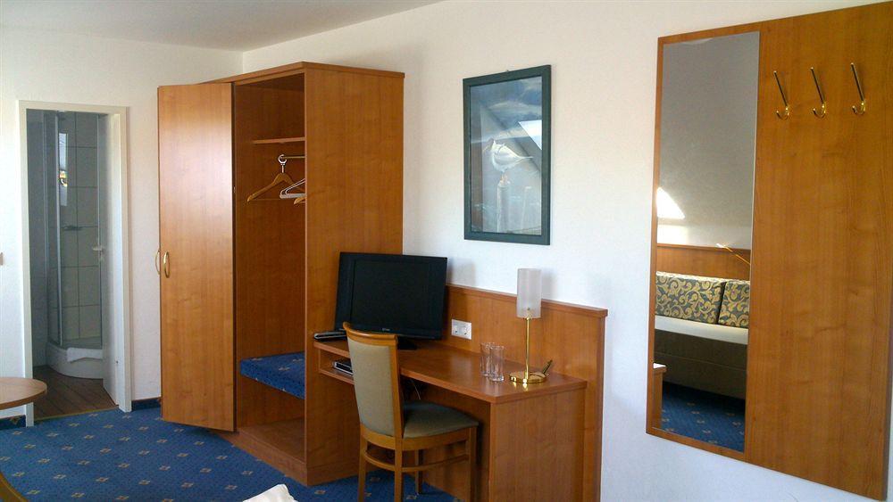 Hotel Kaiserhof Lehrte Buitenkant foto