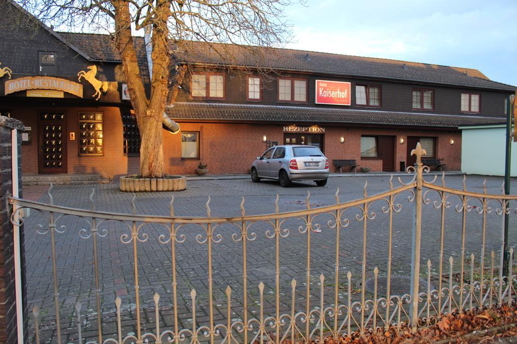 Hotel Kaiserhof Lehrte Buitenkant foto