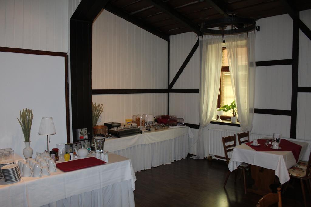 Hotel Kaiserhof Lehrte Buitenkant foto