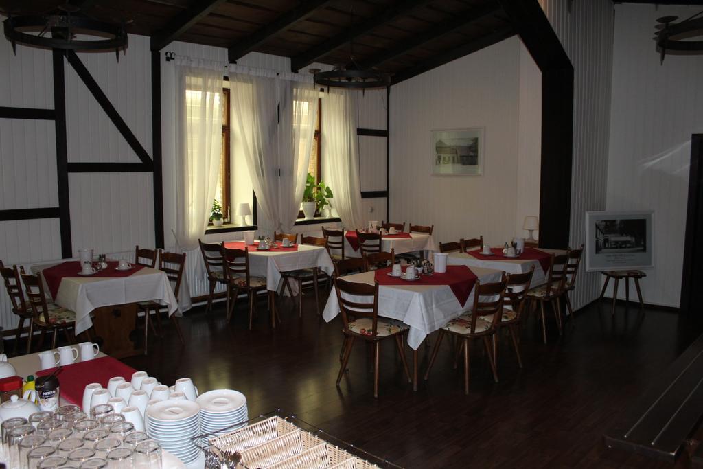 Hotel Kaiserhof Lehrte Buitenkant foto