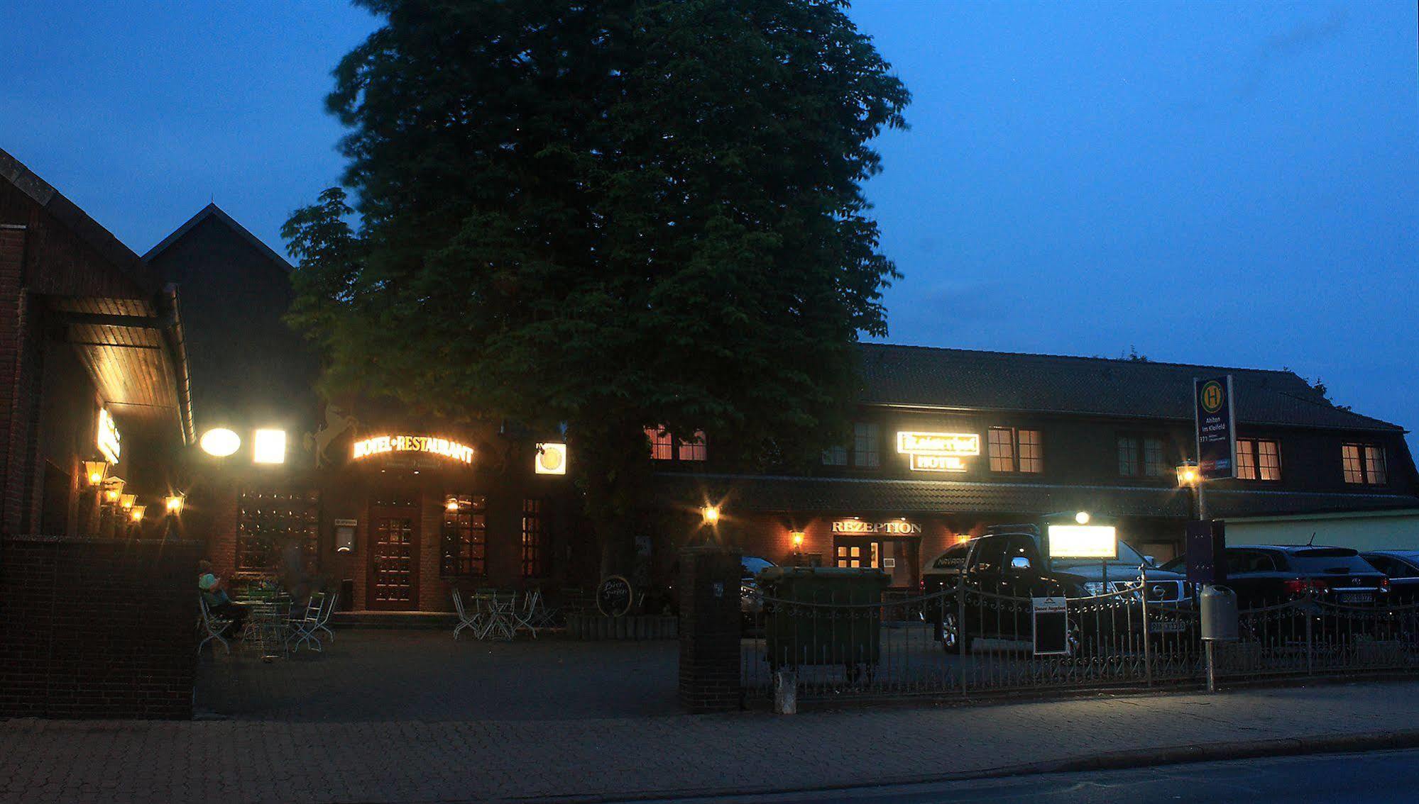 Hotel Kaiserhof Lehrte Buitenkant foto