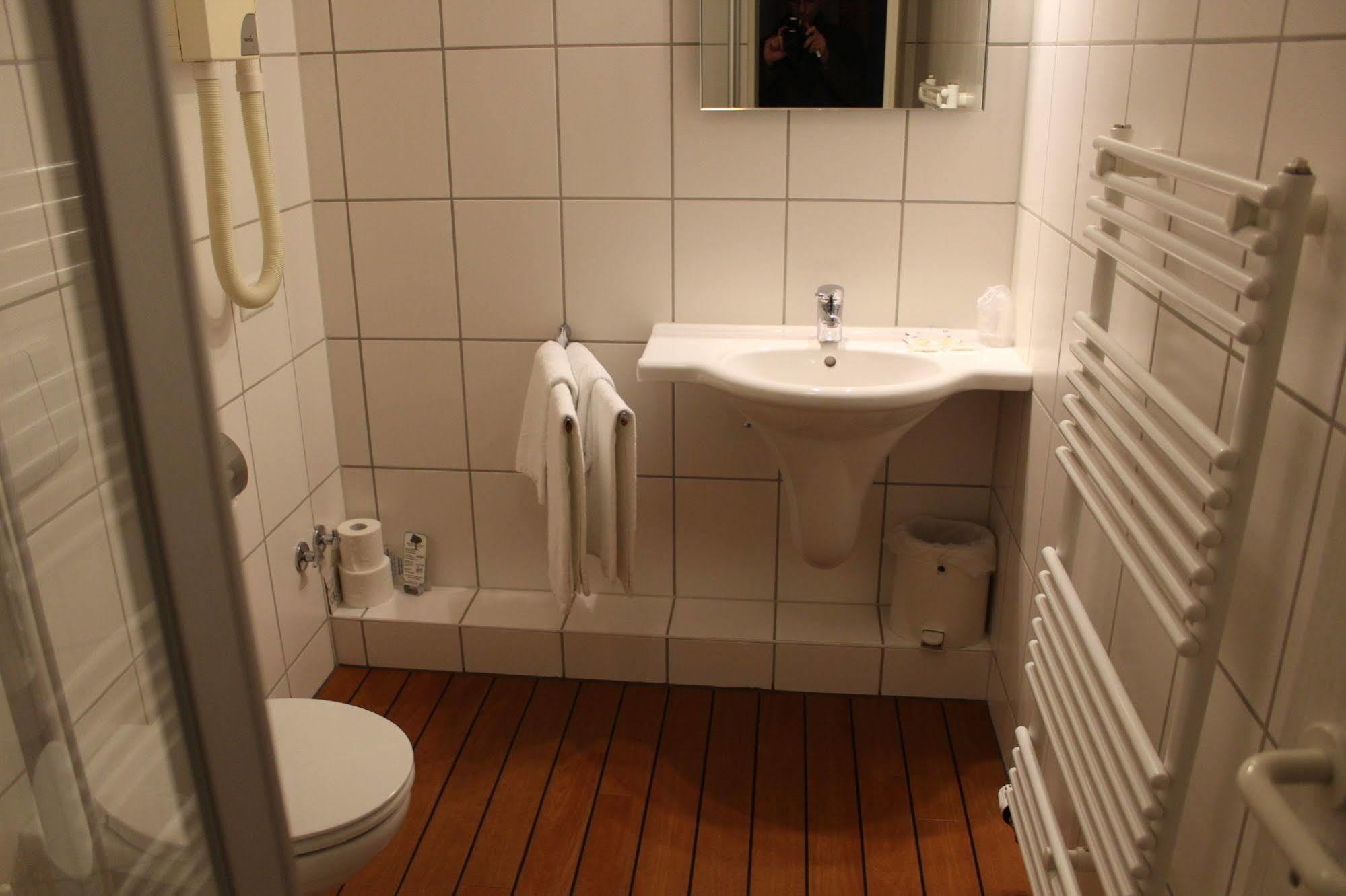 Hotel Kaiserhof Lehrte Buitenkant foto