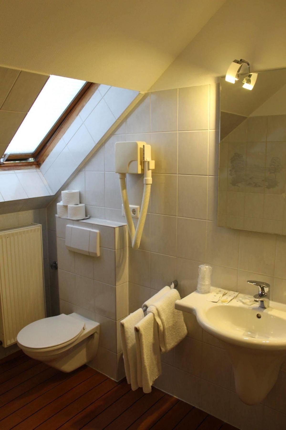 Hotel Kaiserhof Lehrte Buitenkant foto