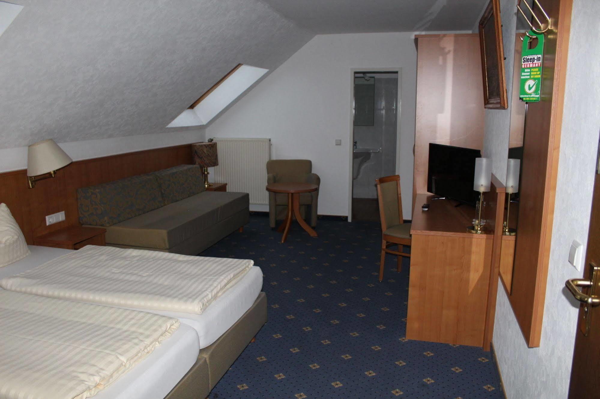 Hotel Kaiserhof Lehrte Buitenkant foto